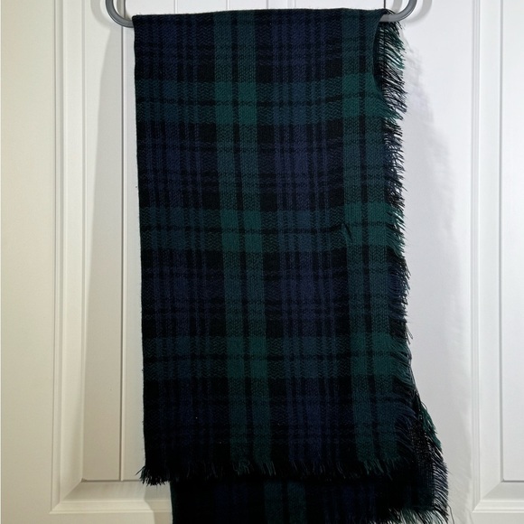 Plaid Green and Black Women's Shawl - Picture 6 of 8